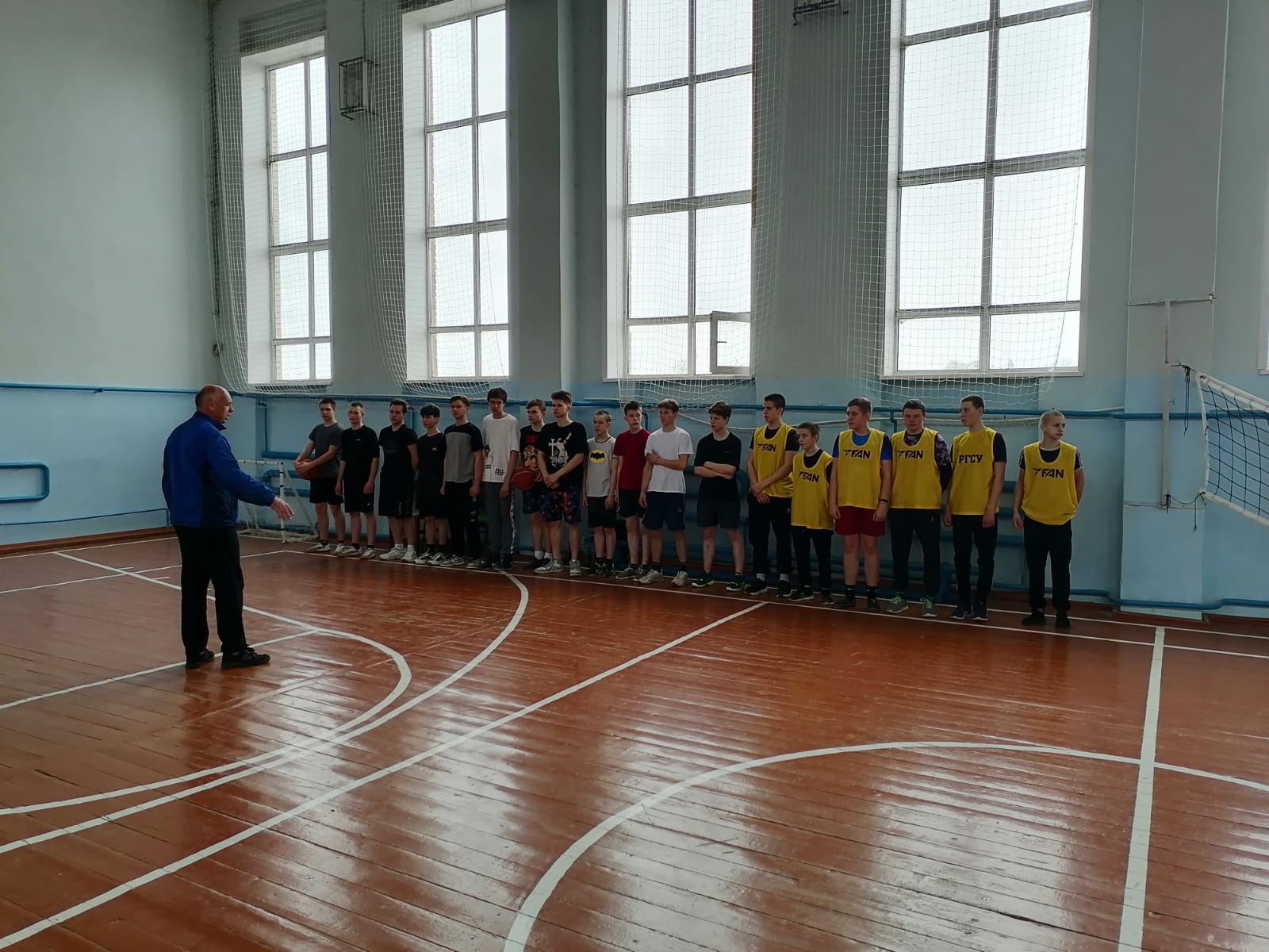 Соревнования по баскетболу среди юношей в рамках Спартакиады учащихся Починковского района.